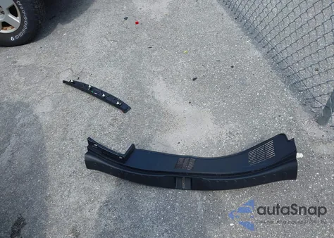 2015 Toyota Rav4 Le z USA, uszkodzony, nr VIN 2T3ZFREV6FW204479